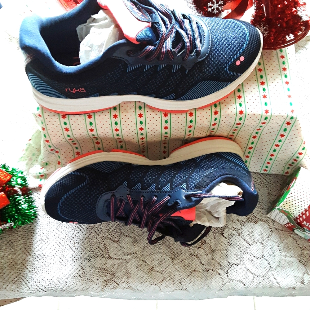 Free Shipping. Ryka women's walking shoes blue